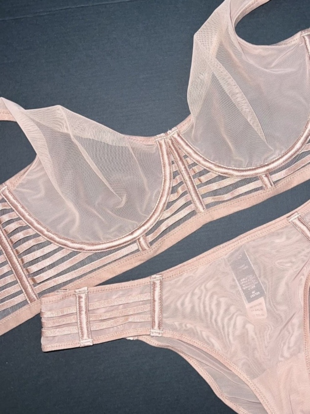 VICTORIAS SECRET LACE BRA 36DD